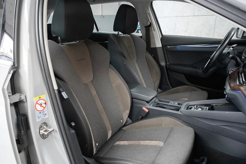 Škoda Octavia 2.0 TDI SCOUT REZERVACE - fotka 12 z 46