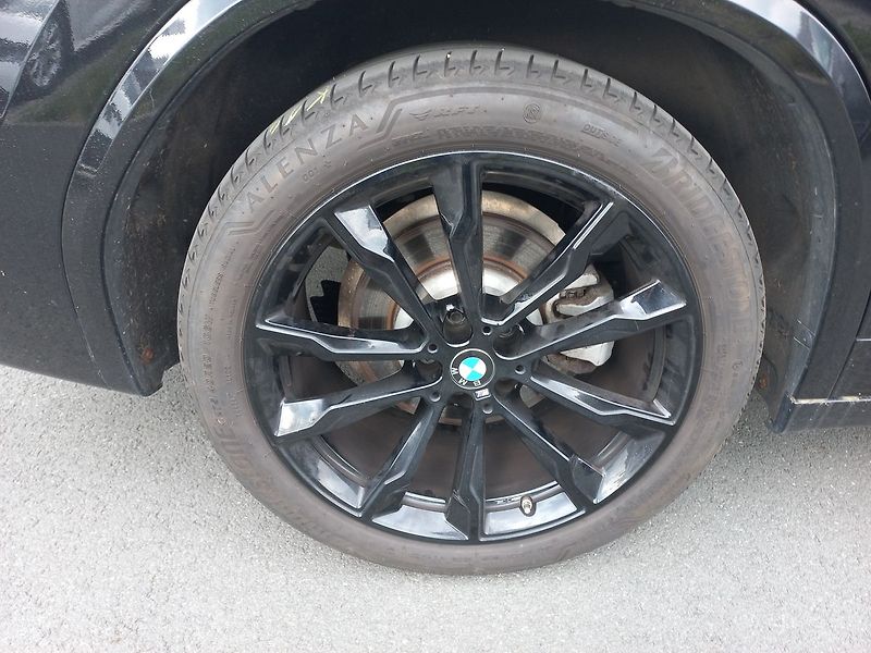 BMW X3 xDrive 30d M-Sport  210 kW - fotka 24 z 25