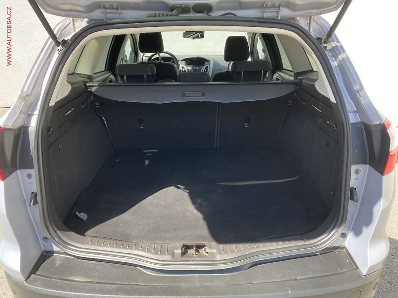 Ford Focus (2011) 1.6i, AC, temp, tažné - fotka 7 z 17