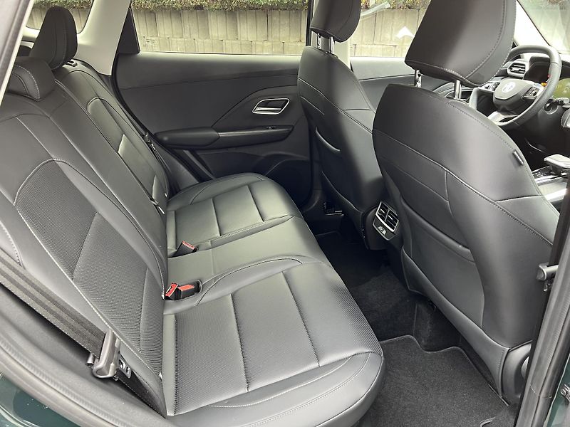 MG ZS 1.5 HYBRID+ 145 kW 10.000KM - fotka 8 z 20