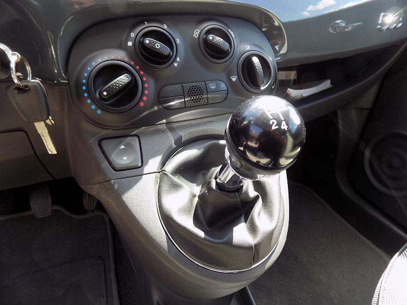 Fiat 500 1,2I 51 KW LOUNGE PANORAMA - fotka 28 z 38