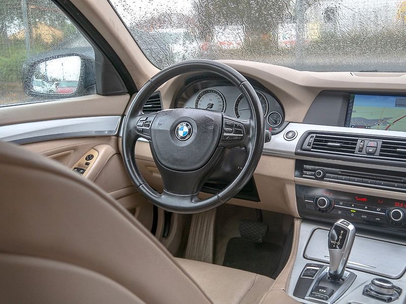 BMW Řada 5 (2010) 3.0i mat – NAVI - fotka 14 z 49