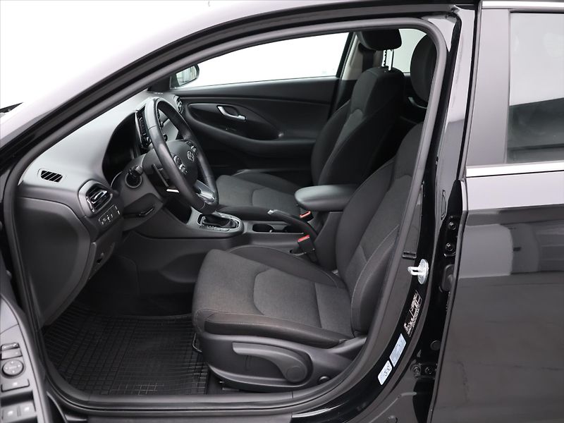 Hyundai i30 1.5 1.5 T-GDI Mild LED CZ - fotka 10 z 27