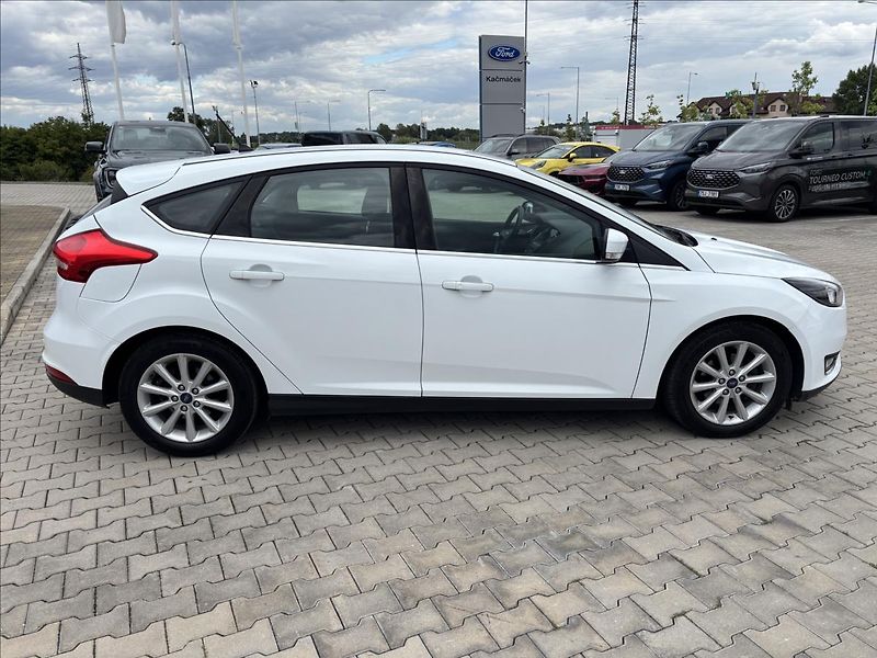 Ford Focus 1,5 TDCI 88kW Titanium - fotka 6 z 36