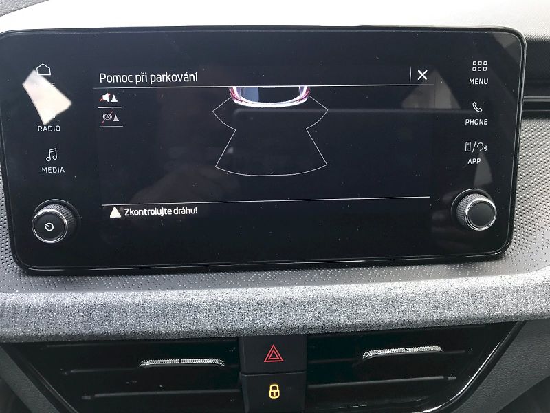 Škoda Kamiq (2025) SELECTION 1,0 TSI - fotka 13 z 25