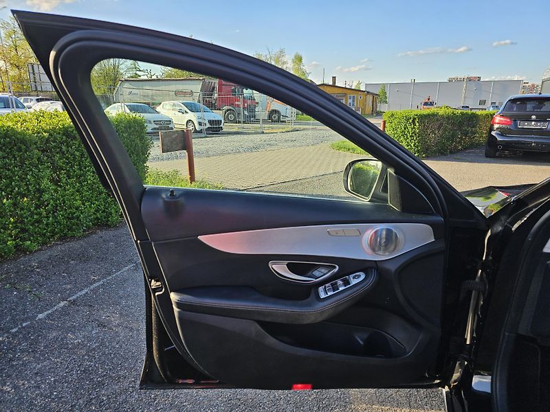 Mercedes-Benz Třídy C (2016) C220D 125kW 4MATIC 7G AIRMATIC - fotka 9 z 50