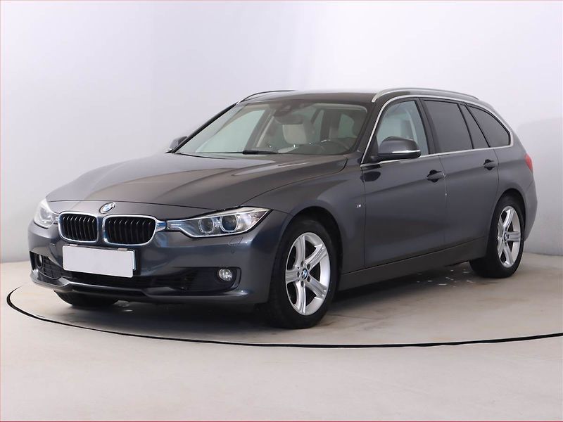 BMW Řada 3 (2015) 320 d xDrive, 4X4, Automat - fotka 2 z 21