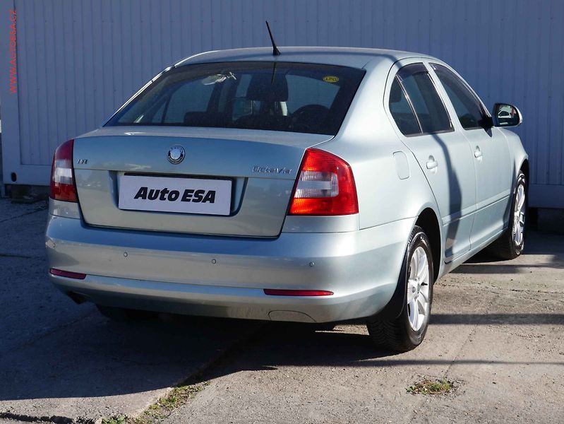 Škoda Octavia (2010) 1.6 LPG, AC, TZ, park.čidla - fotka 6 z 14