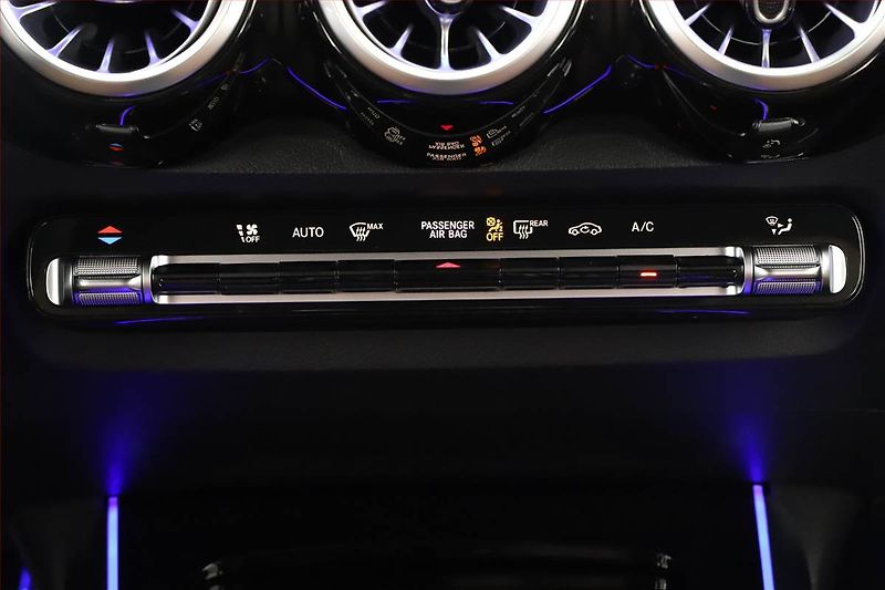 Mercedes-Benz GLB (2025) 200 d 4MATIC, AMG LINE - fotka 12 z 30