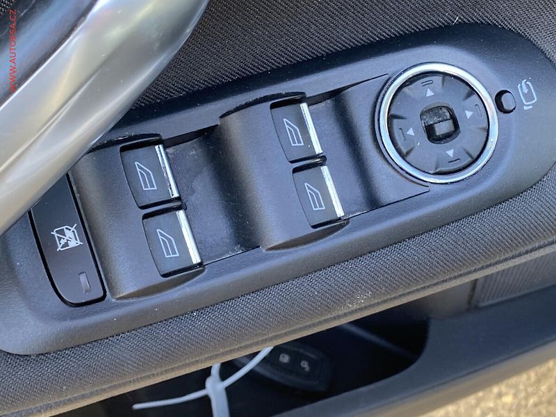 Ford Mondeo (2011) 2.0 TDCi, Titanium, navi - fotka 11 z 16