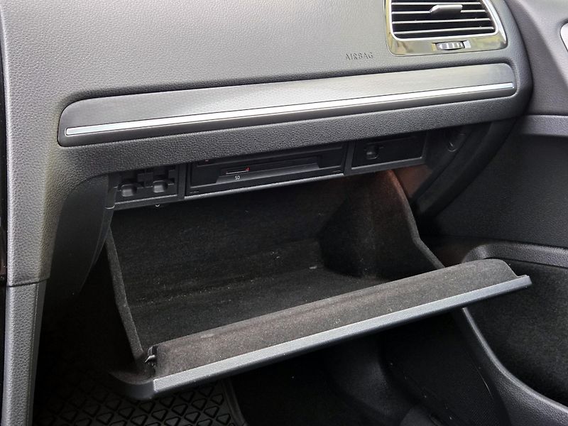 Volkswagen Golf 2,0GTD 135kW DSG, DPH, SERVIS  - fotka 37 z 51