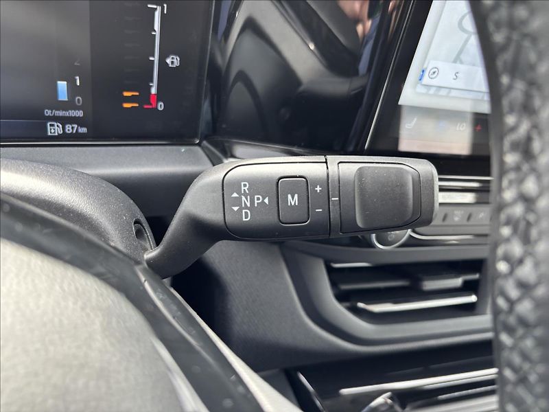 Ford Tourneo Custom 2,0 EcoBlue 125kW L2 Titanium - fotka 32 z 44