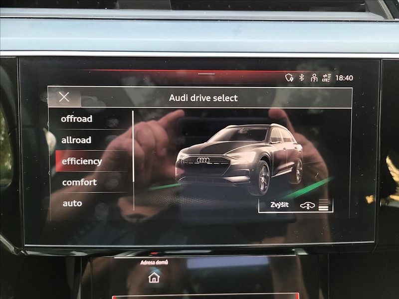 Audi e-tron 0,0 55,95KWH,4x4,SOH 90,6% - fotka 36 z 50