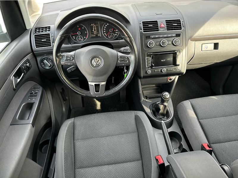 Volkswagen Touran 2,0 TDI Comfortline - fotka 10 z 19
