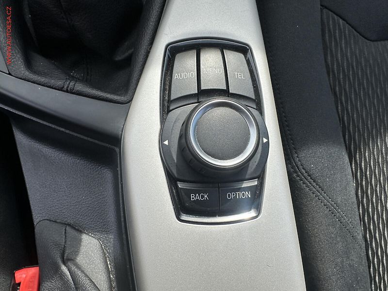 BMW Řada 1 (2015) 1.5i 116i, Klima - fotka 18 z 21