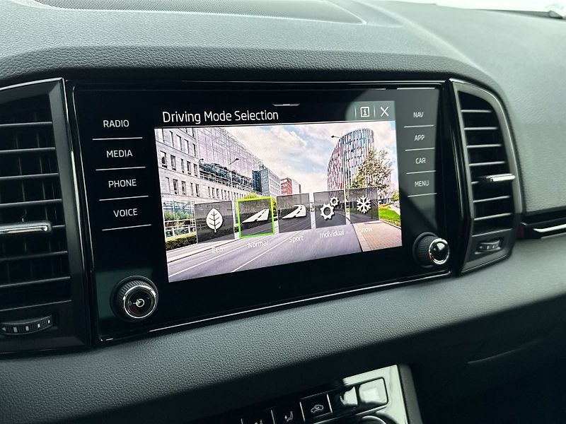 Škoda Karoq (2025) 2.0 TDI 4x4 DSG SportLine - fotka 15 z 34