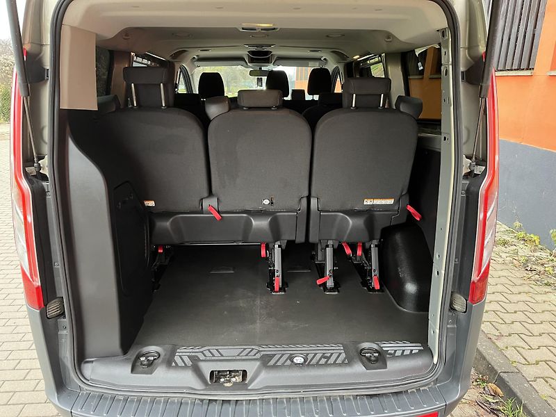 Ford Tourneo Custom 2.2 TDCi 9 Míst - fotka 25 z 30