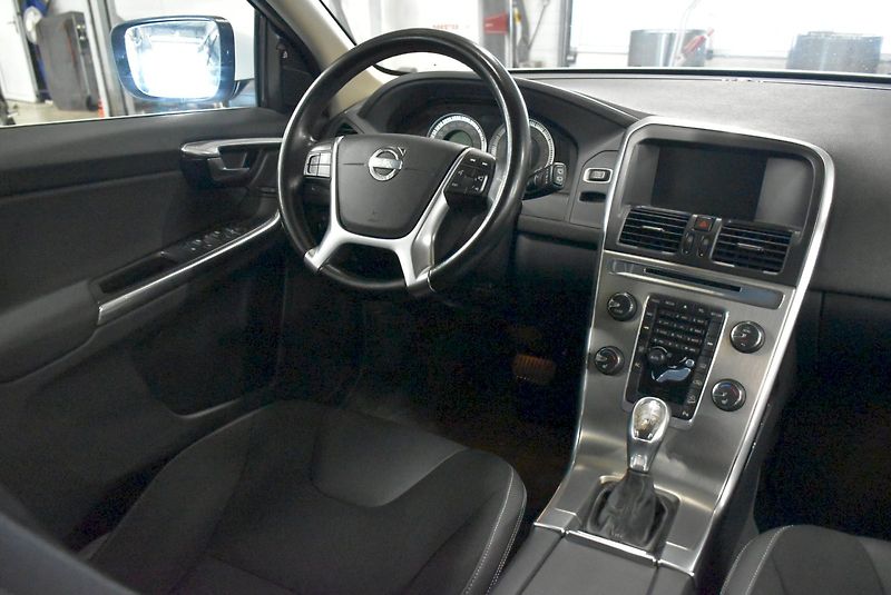Volvo XC60 (2012) 2.4 D5 120kw 4x4 - fotka 12 z 20