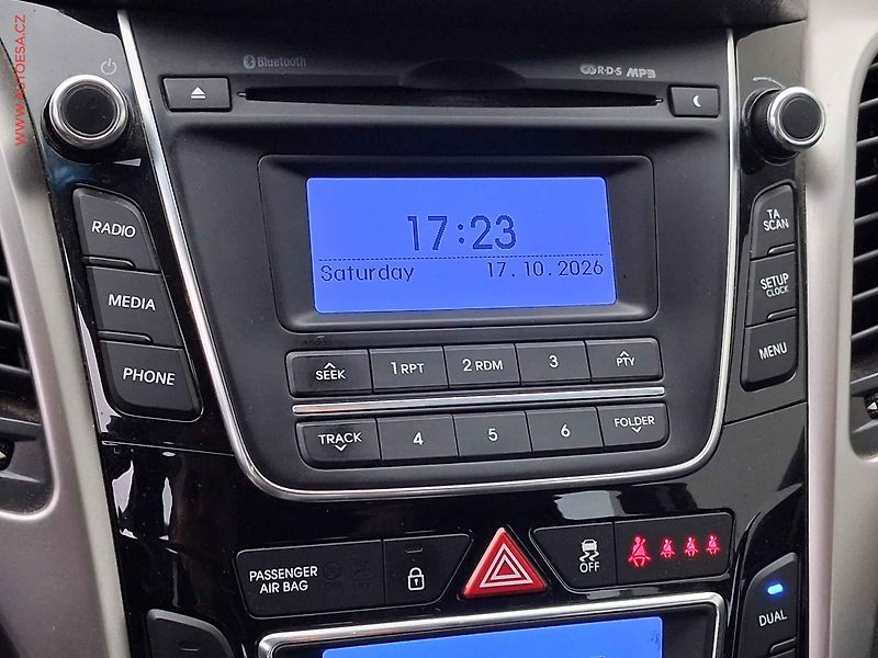 Hyundai i30 (2014) 1.6GDi, 1.maj,ČR, Výhř.sed. - fotka 15 z 16