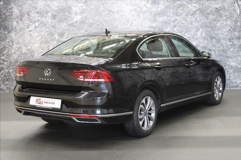 Volkswagen Passat 2,0 TDI DSG ELEGANCE 1.MAJ. CZ - fotka 3 z 37