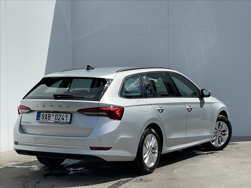 Škoda Octavia 2,0 TDI Combi Ambition Plus - fotka 3 z 23