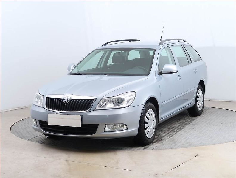 Škoda Octavia (2010) 1.4 TSI, Automat, Tempomat - fotka 2 z 15