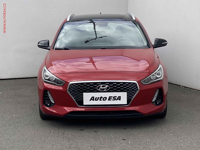 Hyundai i30 (2017) 1.6 CRDi, AT, LED, panor - fotka 2 z 18