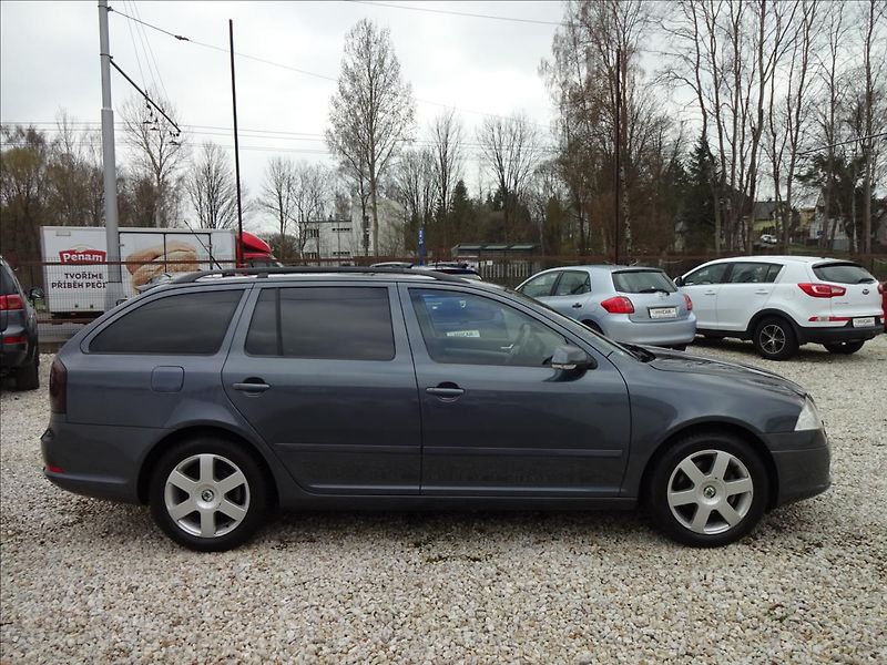 Škoda Octavia 1.8 TSI SPORT   GO MOTORU - fotka 8 z 57
