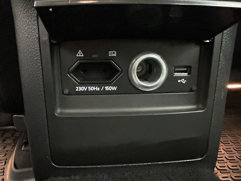 Škoda Superb 2.0 TDI Ambition - fotka 16 z 27