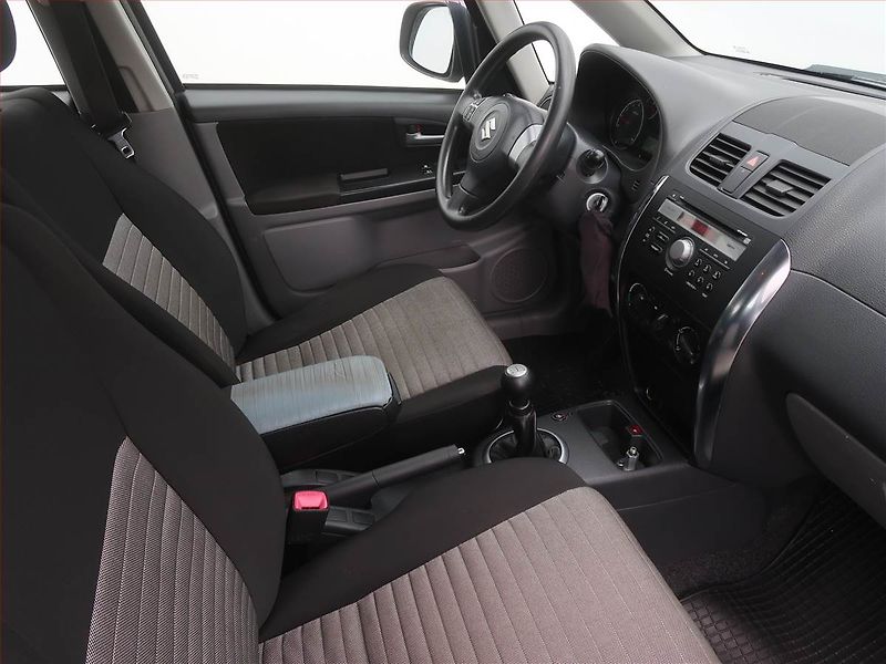 Suzuki SX4 (2011) 1.5 VVT, LPG - fotka 9 z 13
