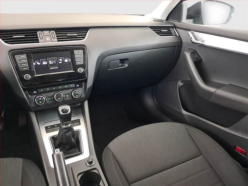 Škoda Octavia (2017) Style 2.0 TDI, Navi, Bi-Xenony - fotka 8 z 20