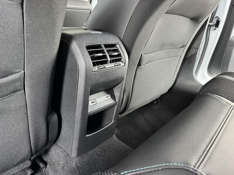 Peugeot 308 1,2PT 96KW*ALLURE*Kamera*DPH - fotka 32 z 36