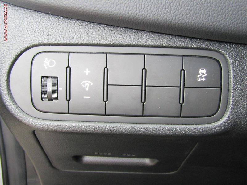 Kia Carens (2017) 1.6i, ČR, servis.kniha, AC - fotka 19 z 20