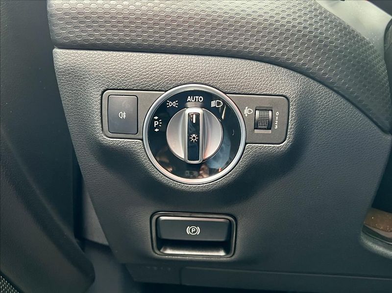 Mercedes-Benz Třídy A 180 d Sport automat - fotka 40 z 45