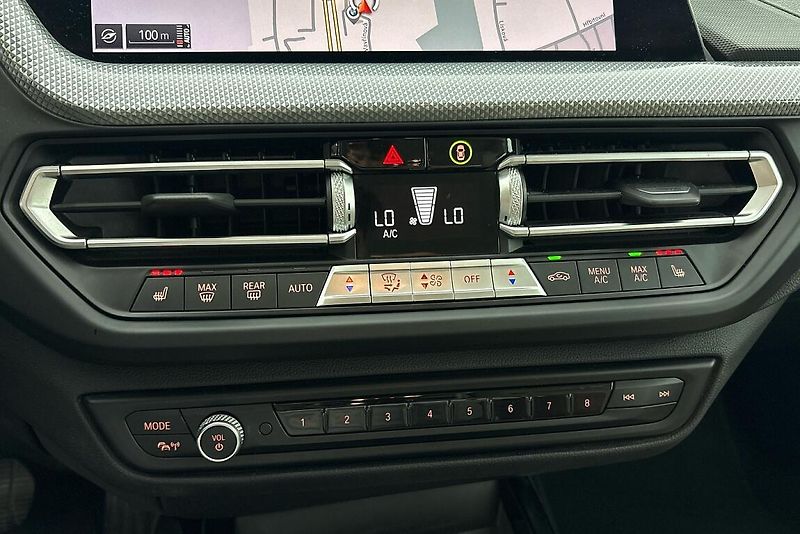 BMW Řada 2 218i - fotka 16 z 21