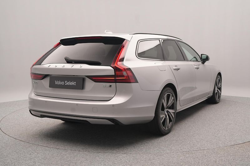 Volvo V90 B5 AWD PLUS DARK REZERVACE - fotka 10 z 36