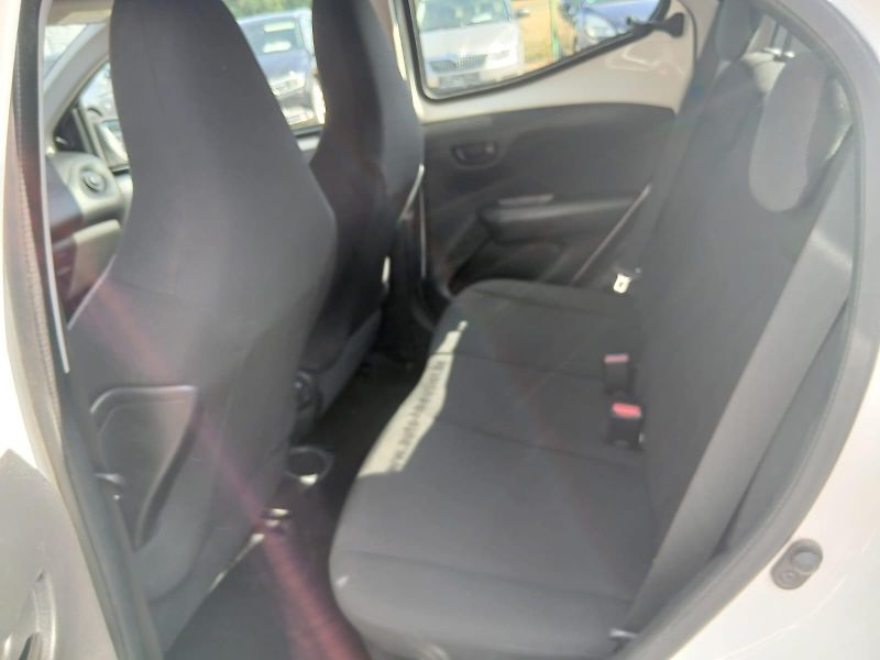 Toyota Aygo 1.0, 51 kW, klima - fotka 29 z 38