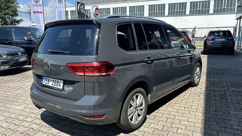 Volkswagen Touran 2.0TDI DSG  - fotka 5 z 15