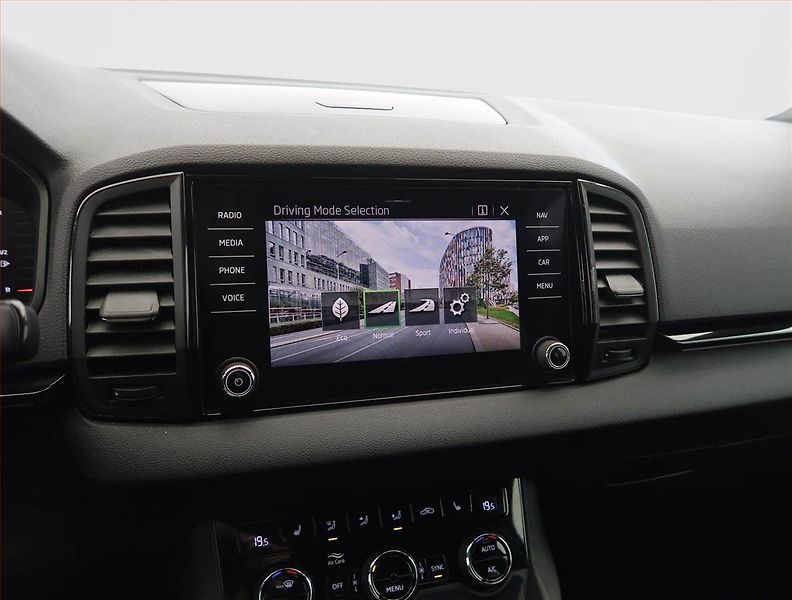 Škoda Karoq (2021) Sportline 1.5 TSI, digi klima - fotka 20 z 27