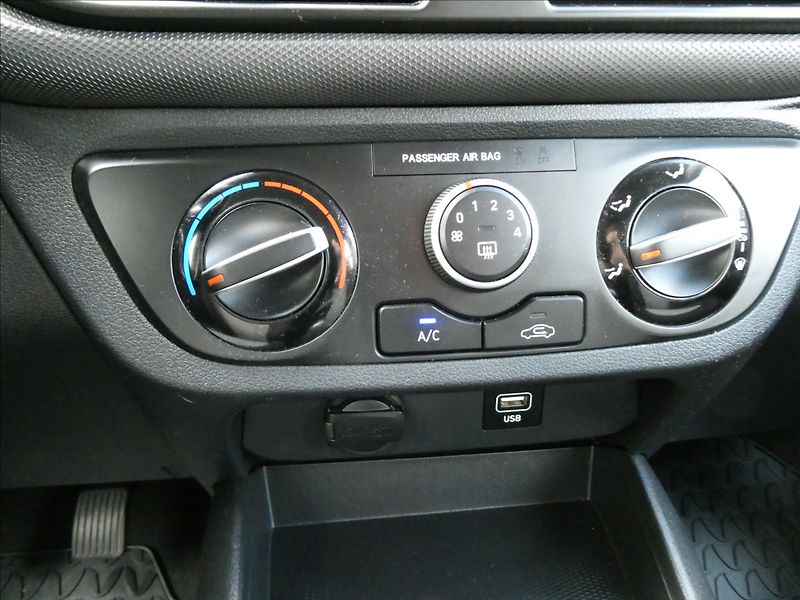 Hyundai i10 1,0 MPi 50kW Classic,tempomat - fotka 29 z 40