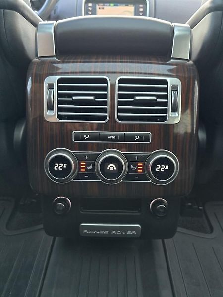 Land Rover Range Rover VOGUE 4,4 V8 250kW 4x4 TAŽNÉ - fotka 20 z 61