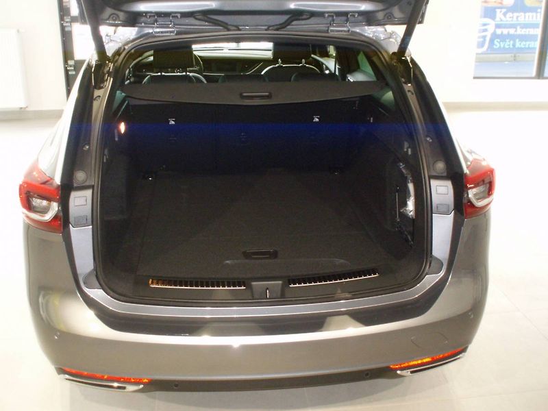Opel Insignia Elegance Sports Tourer F 2.0 D - fotka 15 z 21
