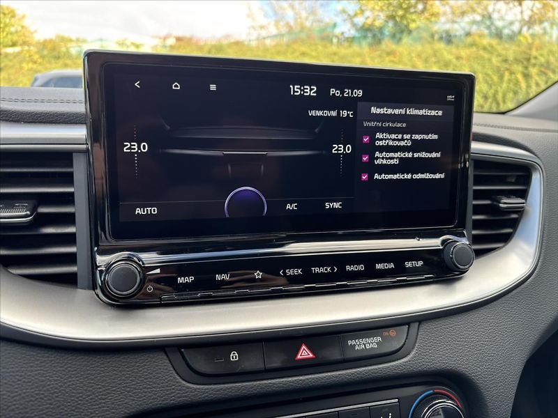Kia Ceed 1,5 TGDi TOP ZÁRUKA KAMERA - fotka 24 z 40