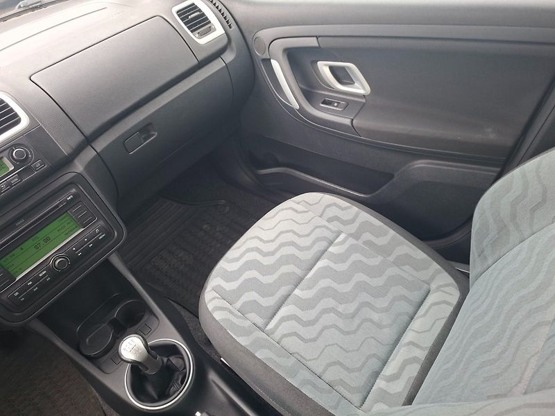 Škoda Fabia (2008) 1.4i 63kW -AUT.KLIMA-TEMPOMAT - fotka 14 z 30