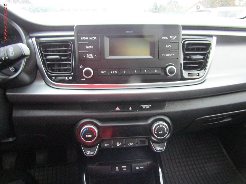 Kia Rio (2019) 1.2i, ČR, AC, park.asist - fotka 14 z 16
