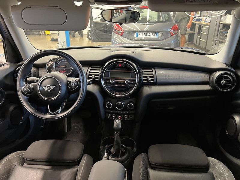 Mini Cooper 1.5T 100kW - fotka 8 z 15