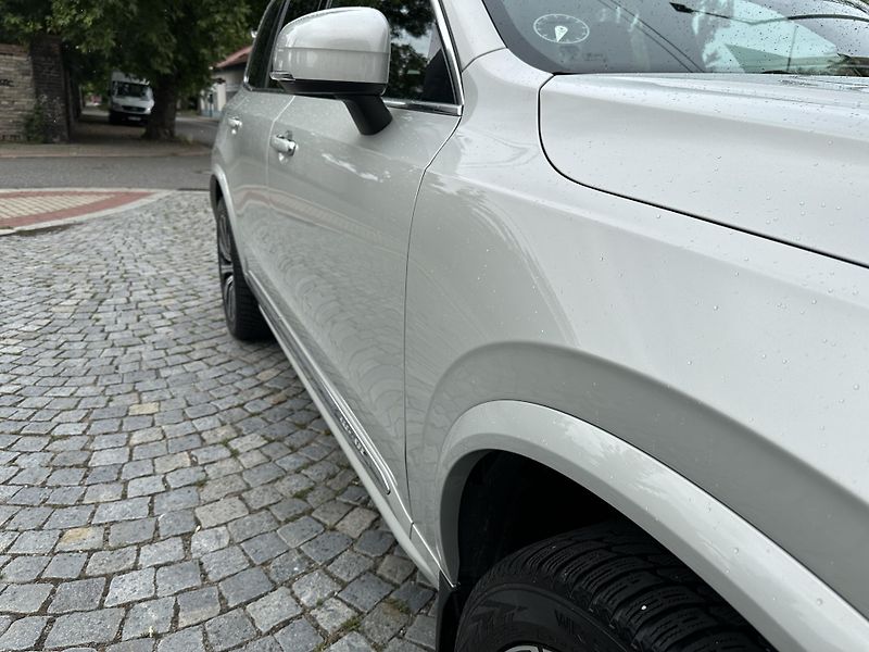 Volvo XC90 T8 plug-in hybrid Recharge - fotka 14 z 32