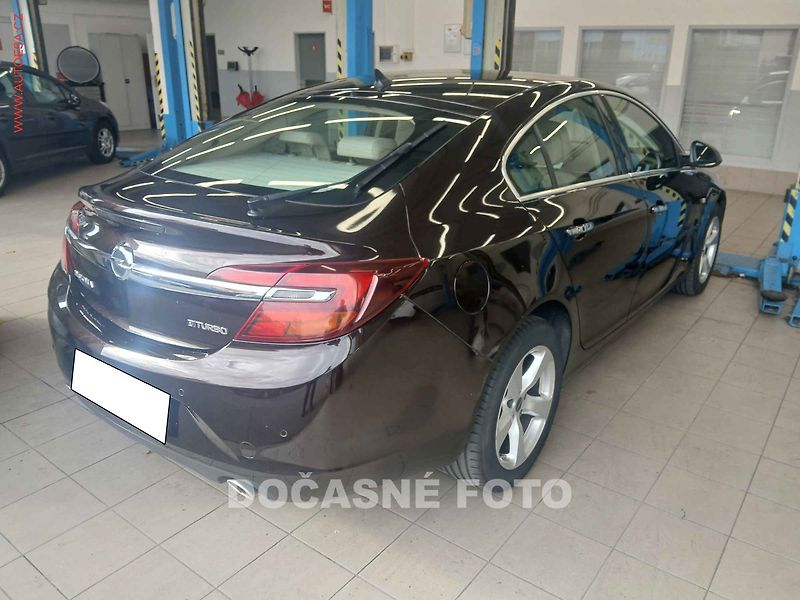 Opel Insignia (2015) 2.0CDTI, 1.maj, navi, bixen - fotka 2 z 3