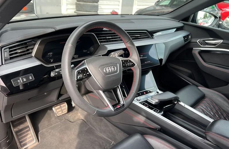 Audi Q8 e-tron 55 Sportback Q 360 Matrix Pano - fotka 19 z 36