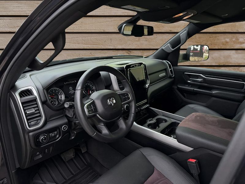 Dodge RAM (2019) +HEMI+LPG+OFFROAD PAKET+ - fotka 13 z 21